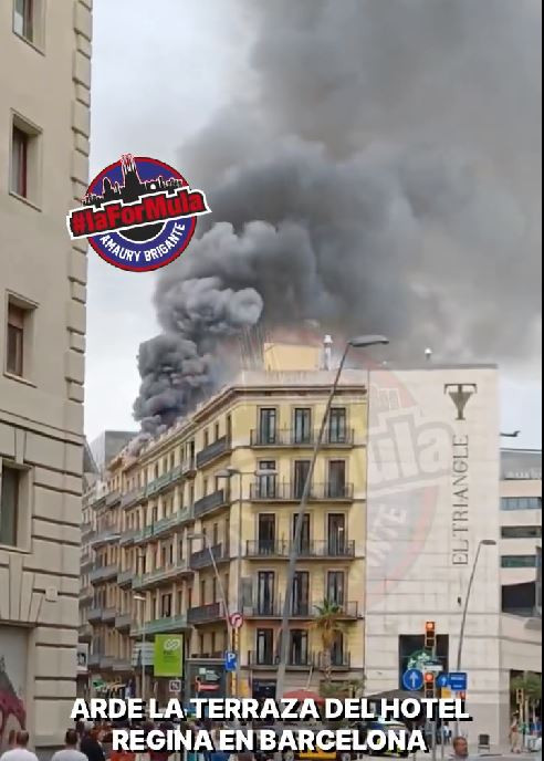 Vídeo: Un incendi en el terrat d'un hotel al costat de Plaza de Catalunya deixa un ferit lleu