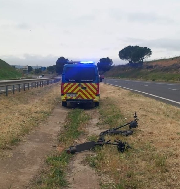 Dos detinguts per circular en patinet en sentit contrari i llançar pedres en l'A-2
