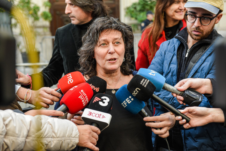 EuropaPress 7120558 diputada cup pilar castillejo ofrece declaraciones medios concentracion