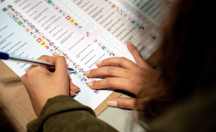 Eleccions al Perú: Keiko Fujimori lidera una primera volta marcada pel caos i l'ombra del frau