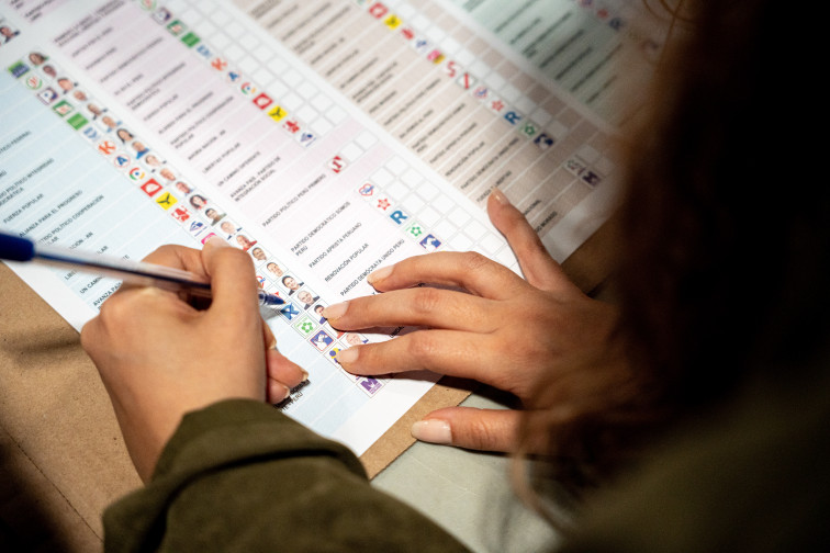 Eleccions al Perú: Keiko Fujimori lidera una primera volta marcada pel caos i l'ombra del frau