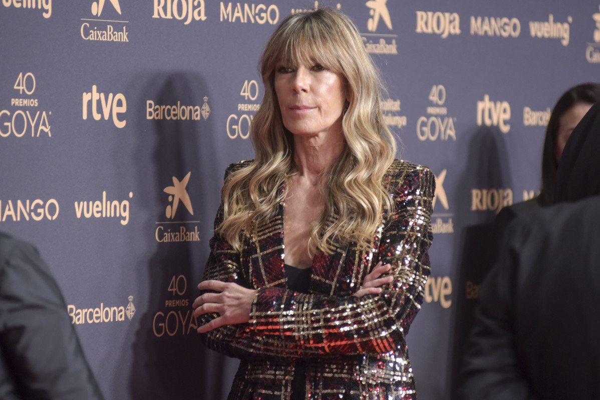 EuropaPress 7328321 esposa presidente gobierno begona gomez alfombra roja 40 edicion premios (1)