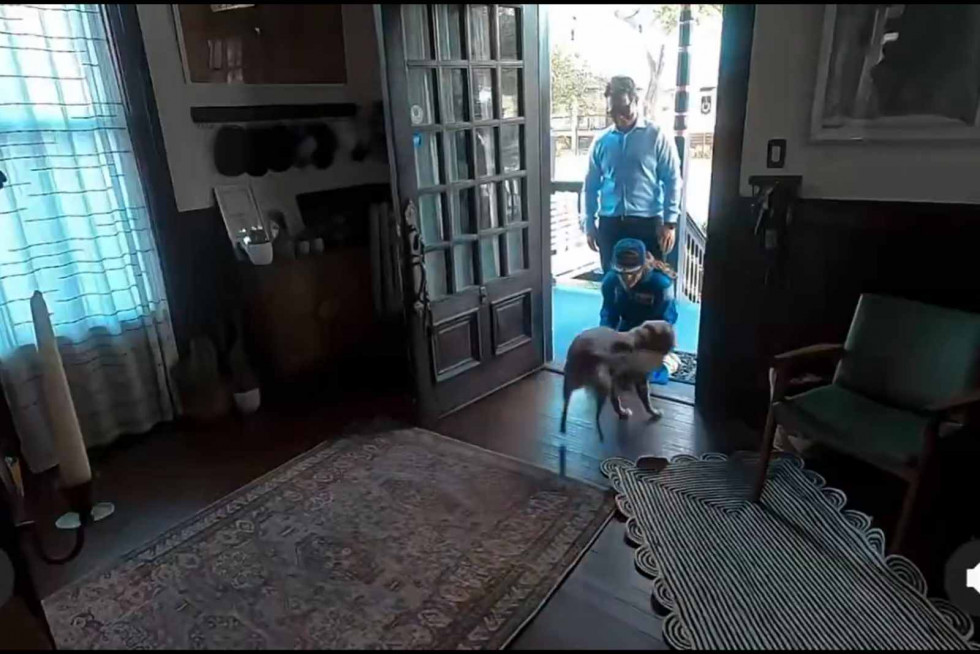 La astronauta del Artemis II reencontrándose con su perro