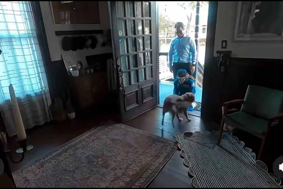 La astronauta del Artemis II reencontrándose con su perro