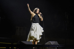 Rosalía brilla en el primer concierto en el Palau Sant Jordi con su gira 'Lux Tour'