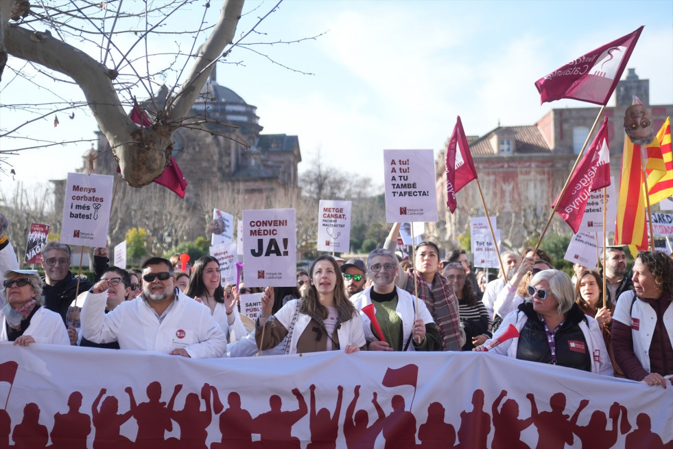 EuropaPress 7217846 medicos manifestacion metges catalunya 14 enero 2026 barcelona catalunya