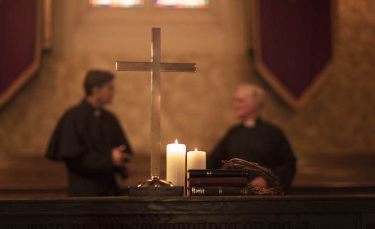 Les víctimes d'abusos a l'Església ja poden demanar reparació extrajudicial: claus del nou sistema estatal