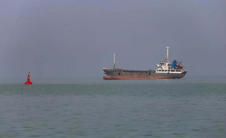 Les trampes per a passar el bloqueig de l'Estret d'Ormuz: des de 'vaixells fantasmes' fins a 'vaixells zombis'