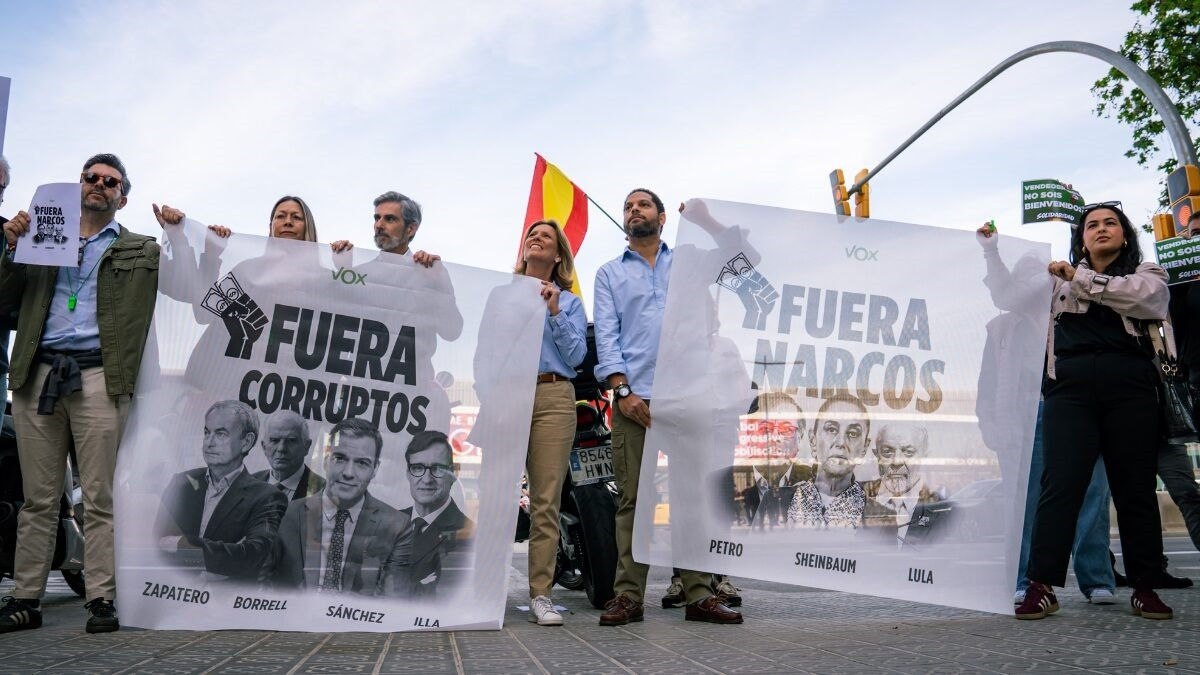 EuropaPress 7450976 protesta vox reunion lideres progresistas barcelona