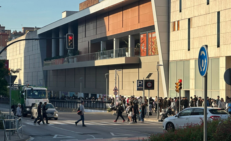 Col·lapse en l'inici de la regularització d'estrangers: Catalunya viu una jornada de cues massives