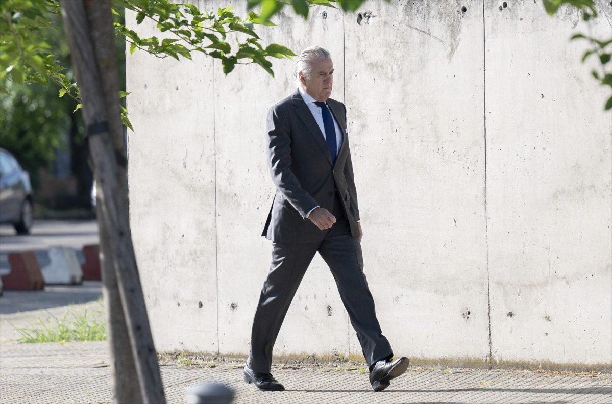 EuropaPress 7453957 extesorero pp luis barcenas llegada audiencia nacional 20 abril 2026 san