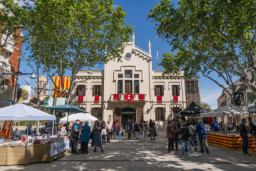 El Prat se prepara para celebrar Sant Jordi con un mensaje de amor: “Te quiero”