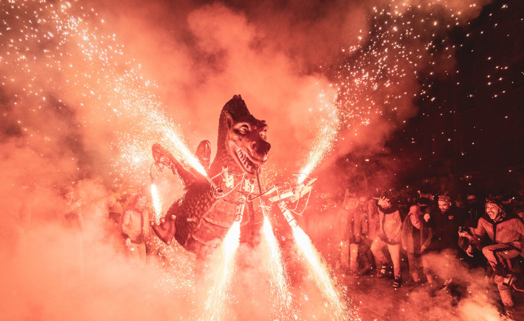 Cervera es rendeix al foc: Lo Carranco Bilandó torna als carrers en el seu 25è aniversari