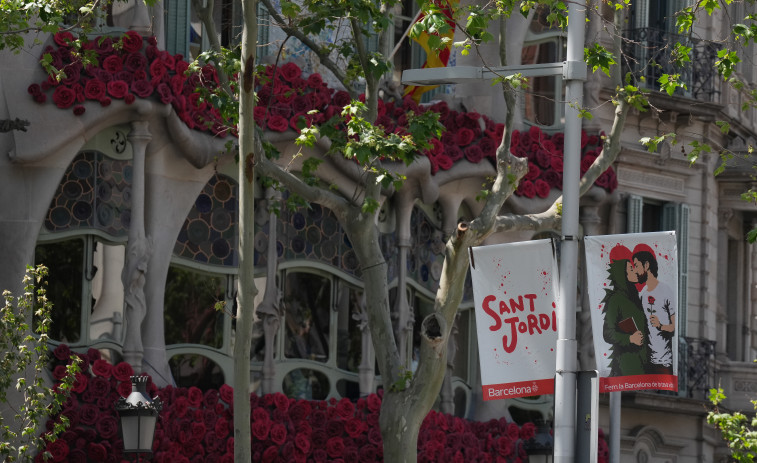 Sant Jordi a Barcelona: on trobar llibres i roses en una Diada marcada pels canvis