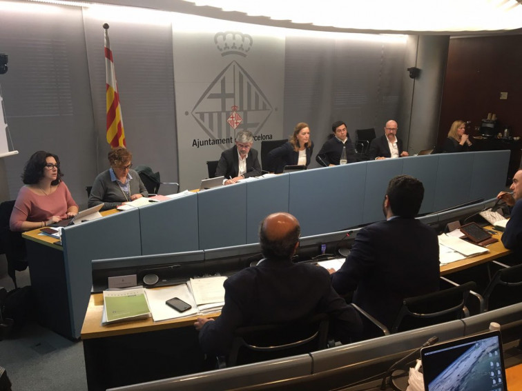 Rebuig total de l'oposició als comptes de l'executiu d'Ada Colau