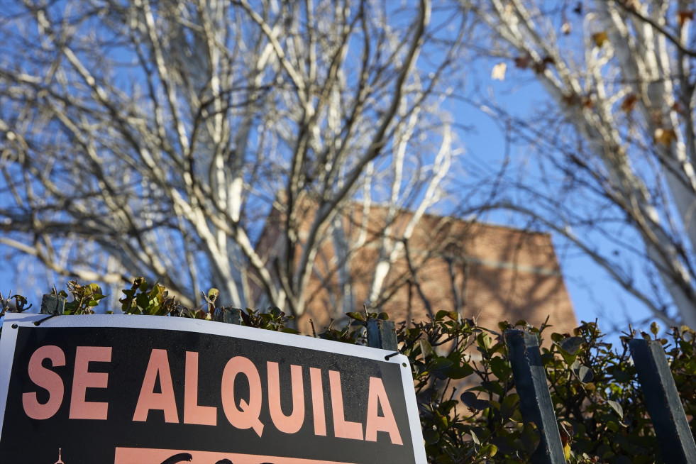 EuropaPress 4903361 cartel alquiler viviendas enero 2023 madrid espana precio vivienda