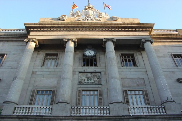 Barcelona congela les tarifes de gairebé tots els serveis municipals i socials