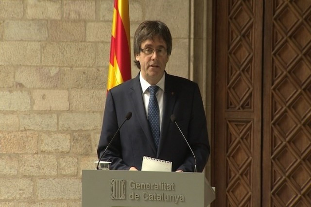 Puigdemont canvia l'hora de la reunió del referèndum perquè vagi Colau