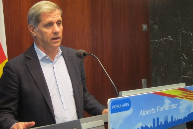 Alberto Fernández demana revisar l'obra d'una gasolinera a Sarrià després de les queixes dels veïns