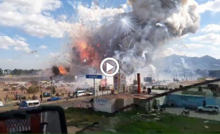 Així ha estat l'explosió d'un mercat de pirotècnia a Tultepec, Mèxic