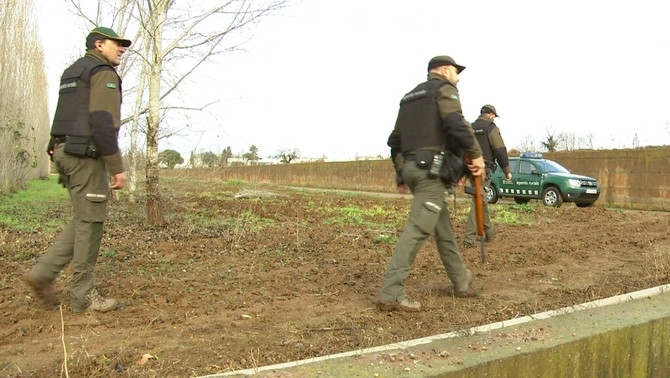 Els agents rurals ara patrullen amb armilla, armats i en grups de tres