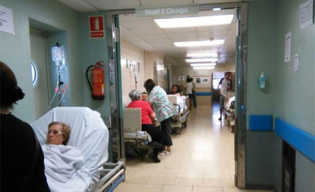 Comín vol que els malalts truquin al 061 abans d'acudir a unes urgències totalment col·lapsades