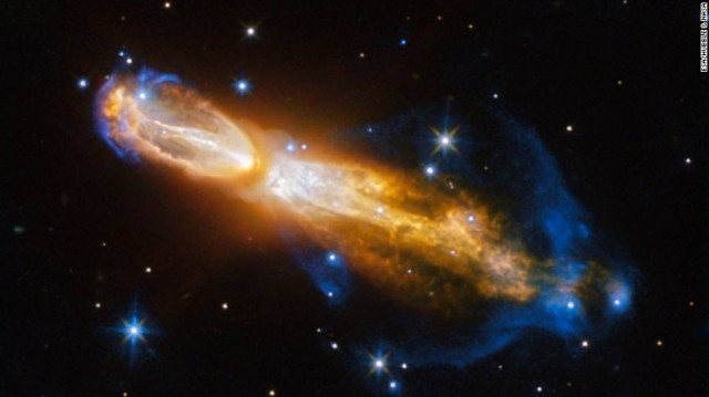 El Hubble fotografia la mort d'una estrella a la nebulosa dels 'ous podrits'