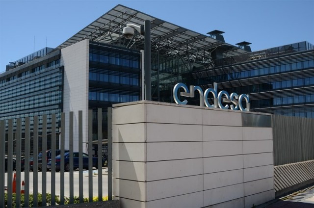 Endesa eleva un 30% el benefici i un 13% el flux de caixa en 2016