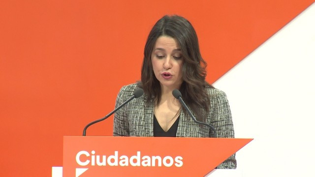 Arrimadas acusa Puidgemont d'incomplir el reglament del Parlament per tramitar la 'desconnexió'