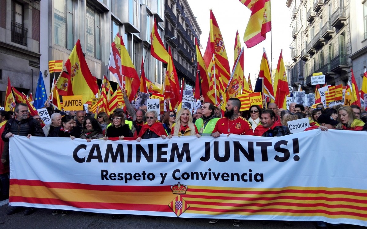 Manifestaciu00f3n a Barcelona sota el lema Caminem Junts! Respecte i Convivència