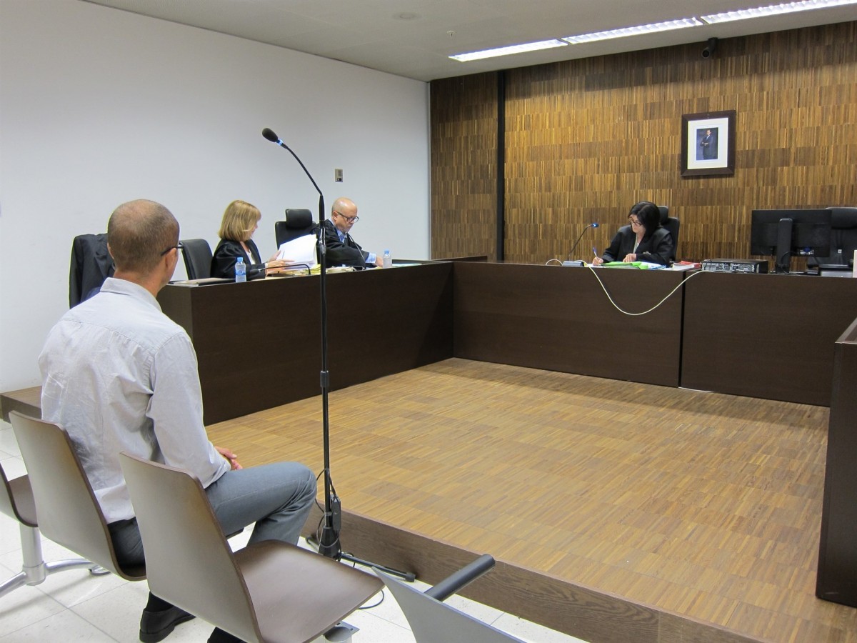 Judici a guàrdia urbà per difondre-les sexual