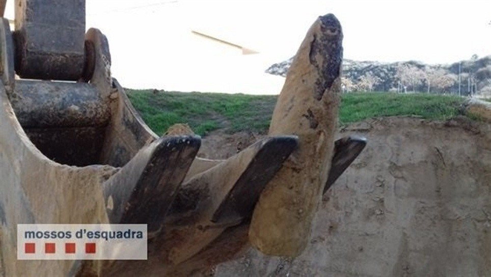 Bomba guerra civil lleida excavadora mossos