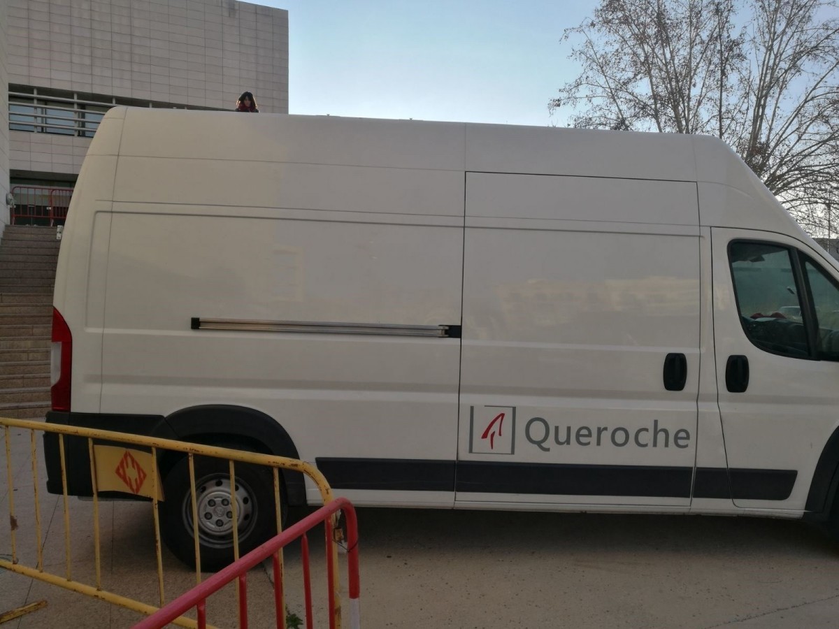 Furgoneta que trasllada el quadre de la immaculada des lleida fins aragu00f3n