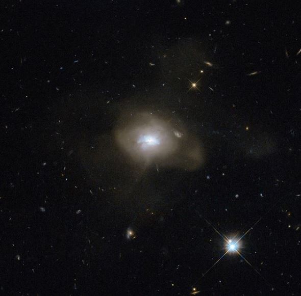 Galàxia SDSS J162702.56 + 432833.9, galàxia elu00edptica.