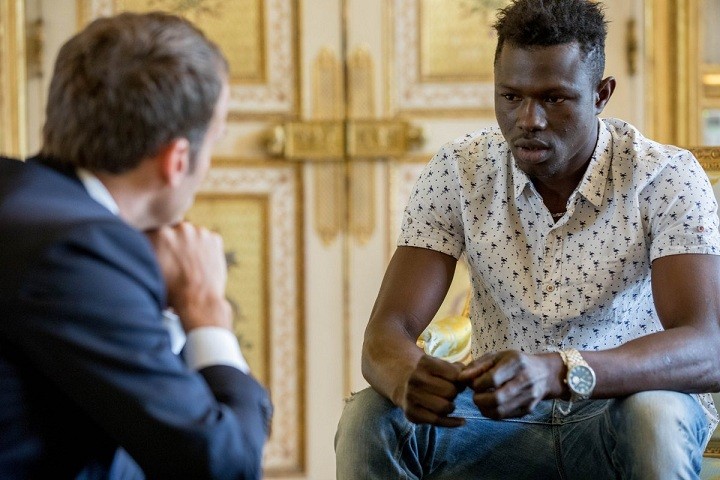 Hu00e9roe paru00eds jove malià macron 280.502.018