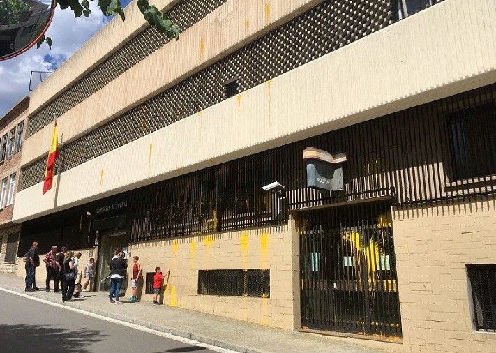Comisaru00eda policu00eda nacional atac pintura groga 11.062.018