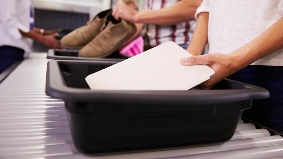 Safates de seguretat d'un aeroport