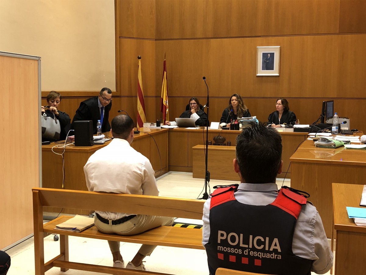Judici a policia nacional per abusos a menors
