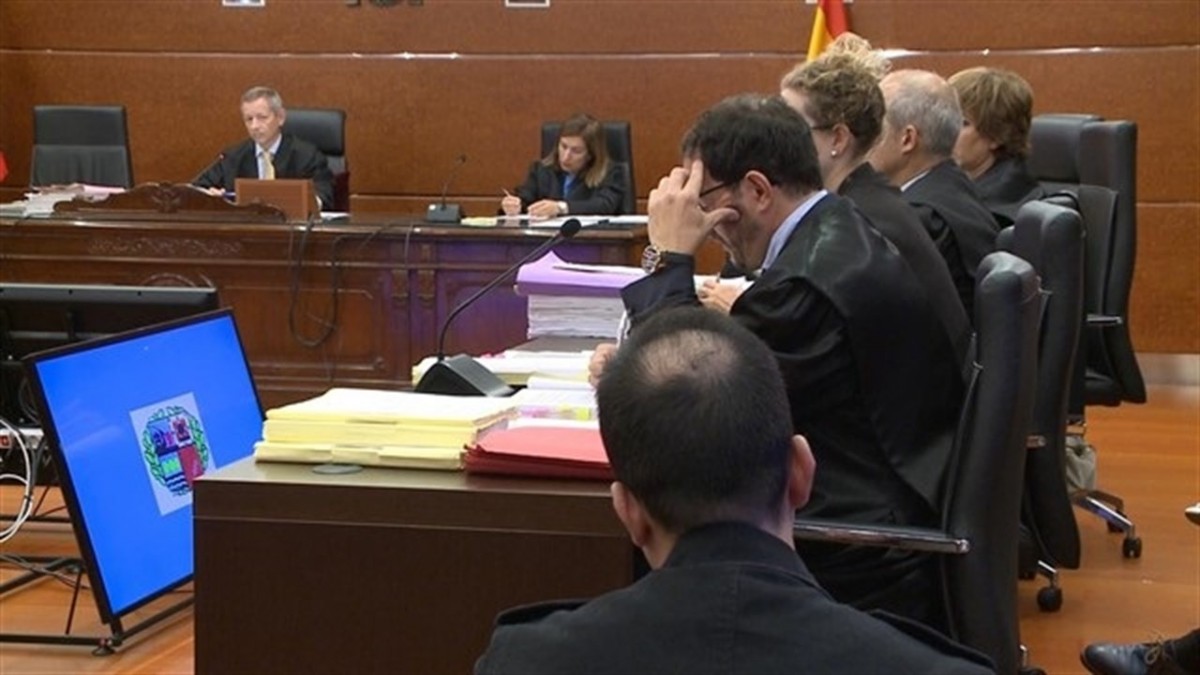 Judici a l'home que tiru00f3 a un bebu00e9 per la finestra