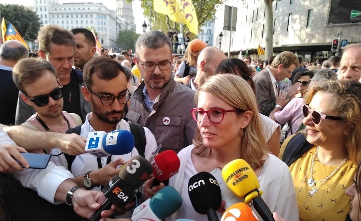 Elsa Artadi atén els mitjans