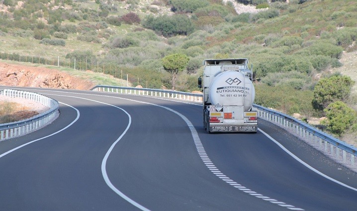 Camiu00f3n, camioner, carretera