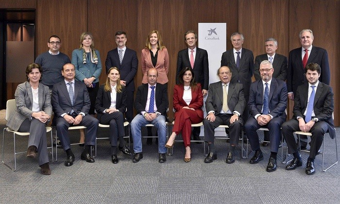 El president de CaixaBank, Jordi Gual, i la directora corporativa d'Innovació i Transformació Digital, Mariona Vicens