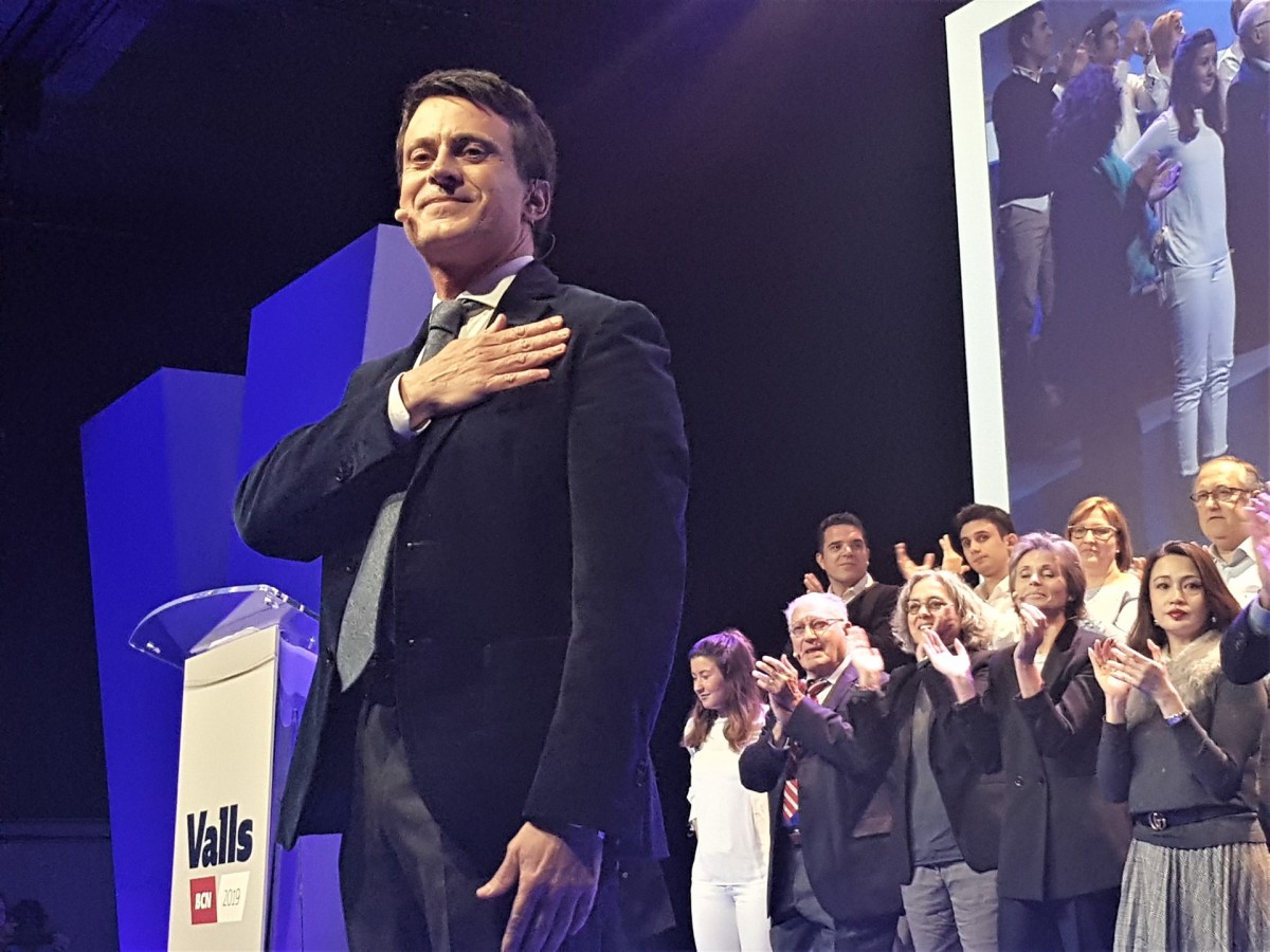 Manuel Valls posada de llarg
