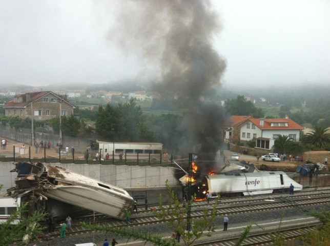Accident d'un tren Alvia a Angrois (Santiago) el 24 de juliol de 2013
