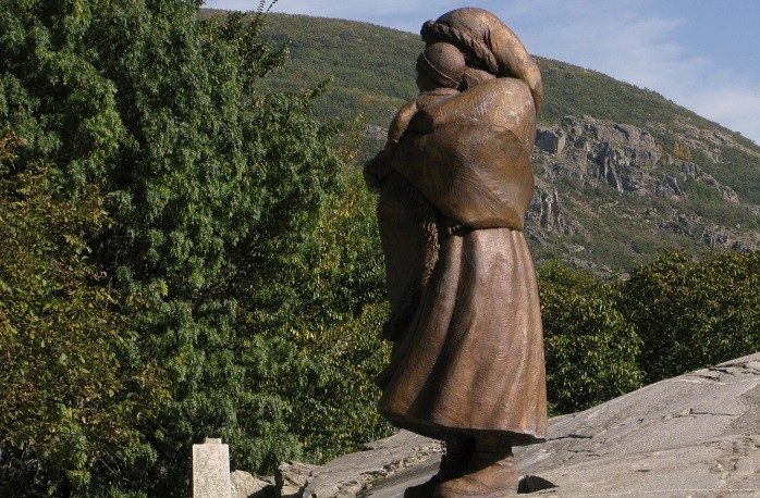 Monument a les víctimes de la catàstrofe de Ribadelago