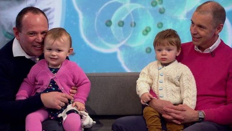 Simon i Graeme Berney Edwards amb Alexandra i Calder BBC News
