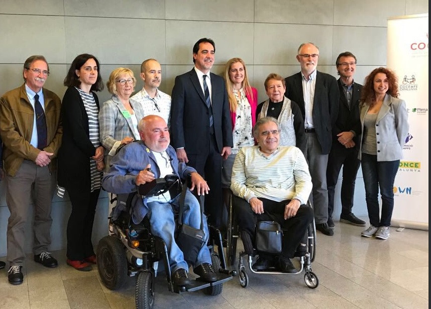 Enric botu00ed amb membres COCARMI