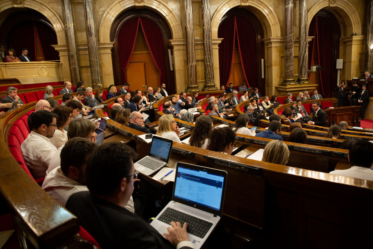 Imatge ple parlament