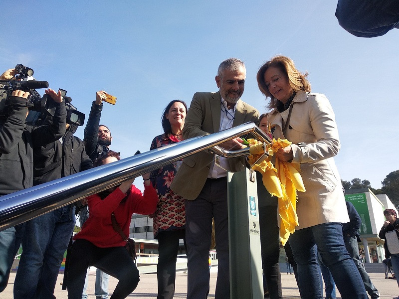 Cs retira llaços grocs de la UAB