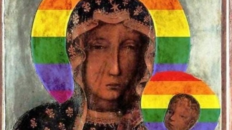 Detinguda una dona a Polònia per enganxar cartells de la Verge amb una aurèola de l'orgull gai